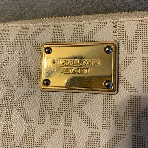 Michael Kors Cream Wristlet - Picture 6 of 6